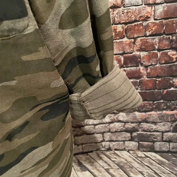 Sanctuary Boyfriend Camo Shirt Size Medium - Picture 6 of 8